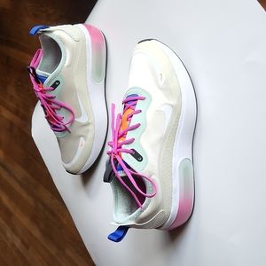 Nike Air Max Dia size 7.5